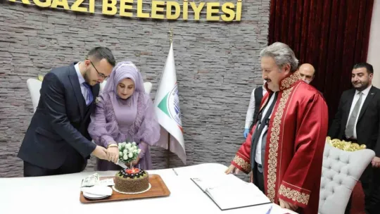 Başkan Palancıoğlu'ndan çiftlere çifte sürpriz