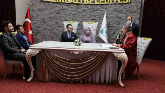 Başkan Palancıoğlu'ndan çiftlere çifte sürpriz