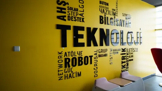 Başkan Palancıoğlu'ndan çocuklara teknoloji atölyesi hizmeti