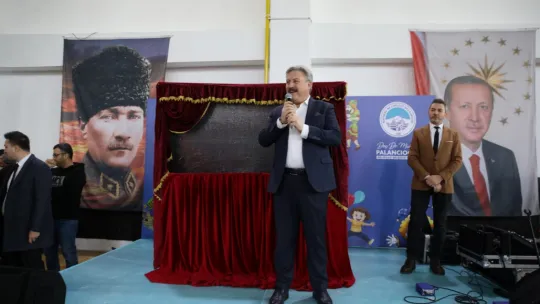Başkan Palancıoğlu'ndan öğrencilere karne şenliği hediyesi