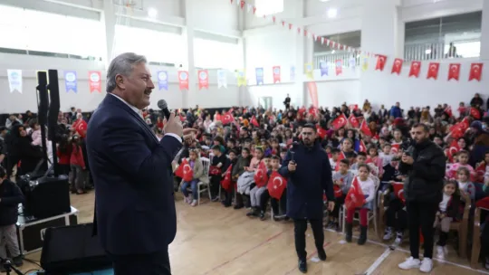 Başkan Palancıoğlu'ndan öğrencilere karne şenliği hediyesi