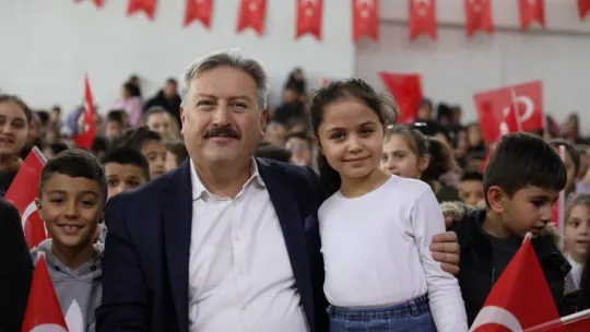 Başkan Palancıoğlu'ndan öğrencilere karne şenliği hediyesi