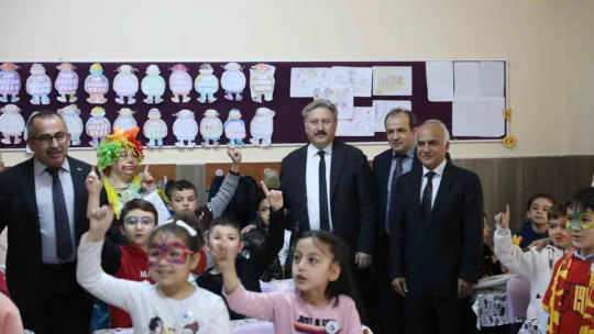 Başkan Palancıoğlu, öğrencilerin karne heyecanına ortak oldu