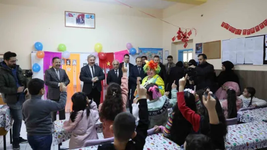 Başkan Palancıoğlu, öğrencilerin karne heyecanına ortak oldu
