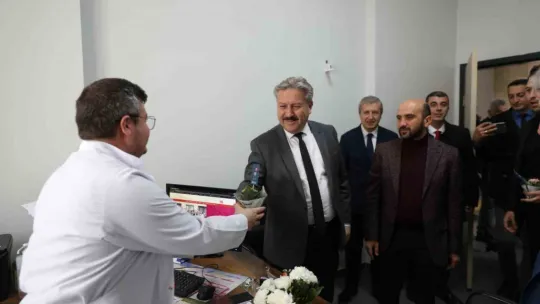 Başkan Palancıoğlu, sağlık çalışanlarını unutmadı