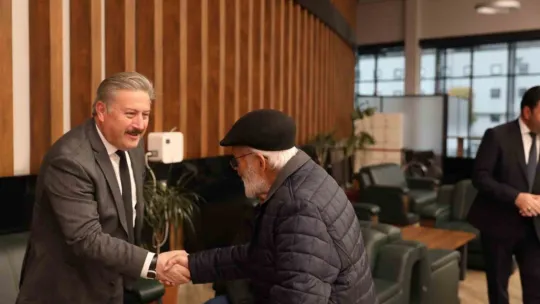 Başkan Palancıoğlu, veznede emlak vergisini ödedi
