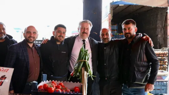 Başkan Palancıoğlu, Yıldırım Beyazıt Pazar Yerinde sevgiyle karşılandı