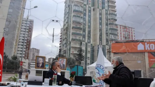 Başkan Yalçın 'Şeffaf Oda'da bin kişiyle görüştü