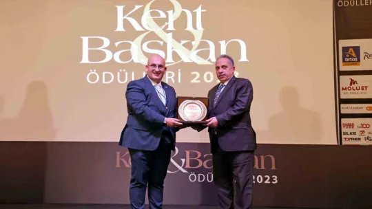 Başkan Yalçın'a iki ödül birden