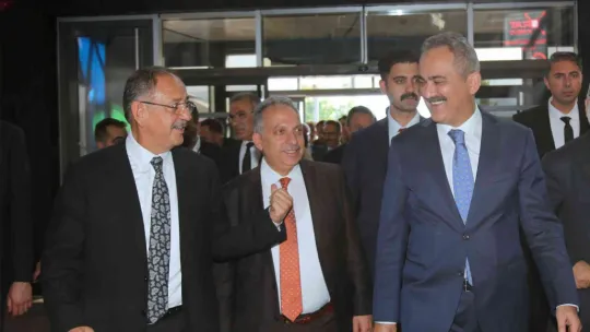Başkan Yalçın, Bakan Özer'e eğitim yatırımlarını anlattı