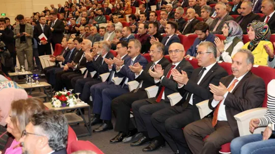 Başkan Yalçın, Bakan Özer'e eğitim yatırımlarını anlattı