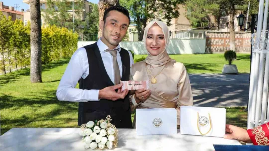 Başkan Yalçın'dan anlamlı nikah hatırası 2 bini aştı