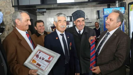 Başkan Yalçın gazilerle bir araya geldi