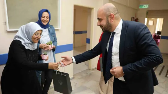 Başkan Yalçın Hemşireler Günü'nde Sağlıkçıları Yine Unutmadı