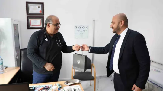 Başkan Yalçın Hemşireler Günü'nde Sağlıkçıları Yine Unutmadı