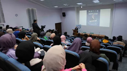 Başkan Yalçın ilahiyat öğrencileri ile buluştu