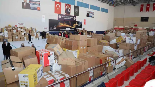 Başkan Yalçın'ın Girişimleriyle Avrupa'dan 5 Tır Yardım Malzemesi Geldi