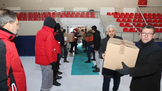 Başkan Yalçın'ın Girişimleriyle Avrupa'dan 5 Tır Yardım Malzemesi Geldi