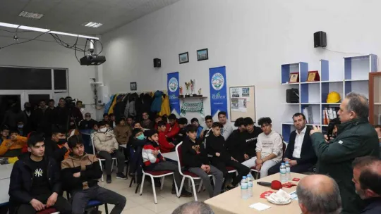 Başkan Yalçın Kuruköprülü gençlerle