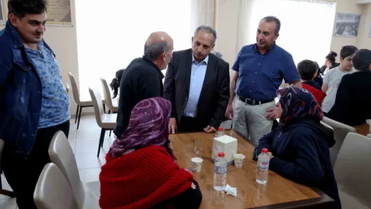 Başkan Yalçın mekik dokuyor