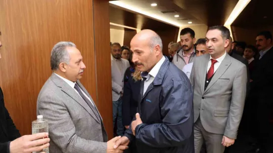 Başkan Yalçın personelle bayramlaştı: 'Sizlerin sayesinde Talas Belediyesi konuşuluyor'