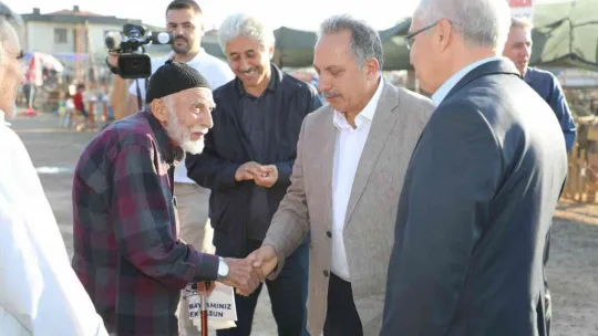 Başkan Yalçın ve Kaymakam Dönmez kurban pazarını ziyaret etti
