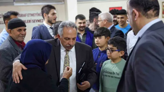 Başkan Yalçın ve Kaymakam Dönmez depremzedeleri yalnız bırakmıyor