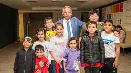 Başkan Yalçın ve Kaymakam Dönmez depremzedeleri yalnız bırakmıyor