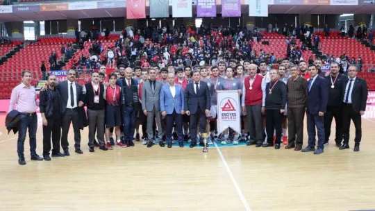 Basketbolda şampiyon Erciyes Koleji oldu