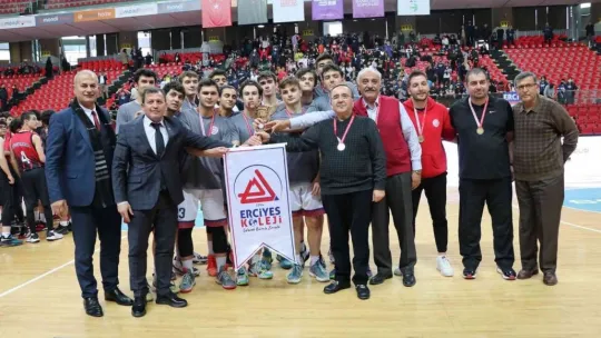 Basketbolda şampiyon Erciyes Koleji oldu