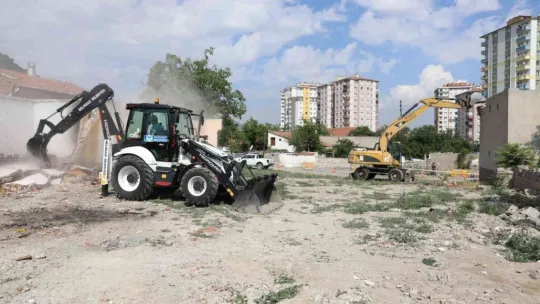 Battalgazi'de 23 blok, 1000 dairelik 2. etap için ilk yıkım başladı