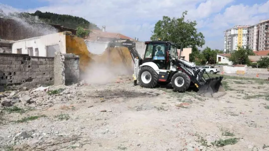 Battalgazi'de 23 blok, bin dairelik 2. etap için ilk yıkım başladı
