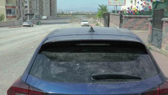 Belediyenin 2 aydır sermediği asfalt mahalle halkını isyan ettirdi