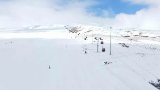 Beyaza bürünen Erciyes'te kartpostallık görüntüler