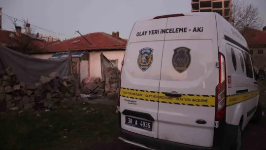 Bıçağın üzerine düşen kadın ağır yaralandı