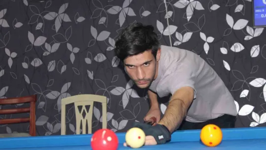 Bilardoda tek rakibi babası