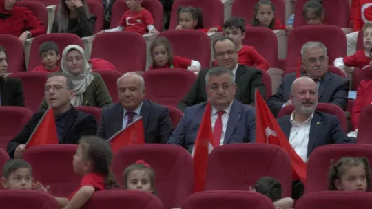 Bin 200 minik öğrenci ile '29 Ekim Cumhuriyet Bayramı Konseri'