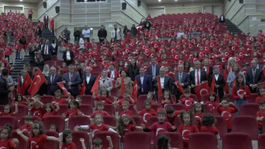 Bin 200 minik öğrenci ile '29 Ekim Cumhuriyet Bayramı Konseri'