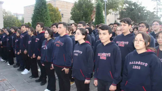 Bin 200 öğrenciden 'İstiklal Marşı' şöleni
