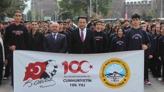 Bin 200 öğrenciden 'İstiklal Marşı' şöleni