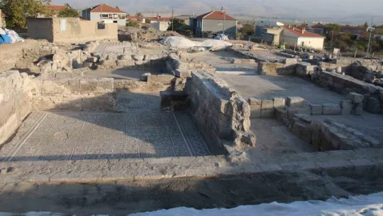 Bin 700 yıllık mozaiklerde üç boyutlu desenler