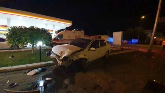 Bir anda akaryakıt istasyonuna girmeye çalıştı, ortalığı savaş alanına döndürdü