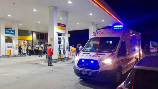Bir anda akaryakıt istasyonuna girmeye çalıştı, ortalığı savaş alanına döndürdü
