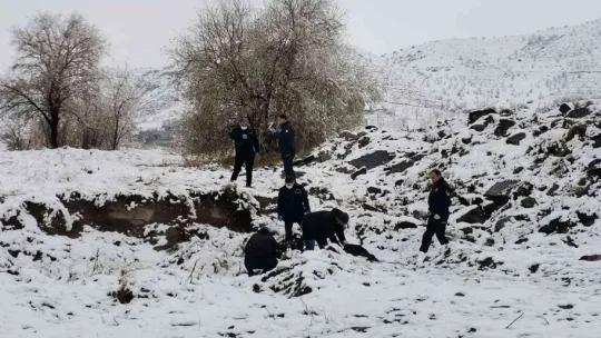 Boş arazide erkek cesedi bulundu