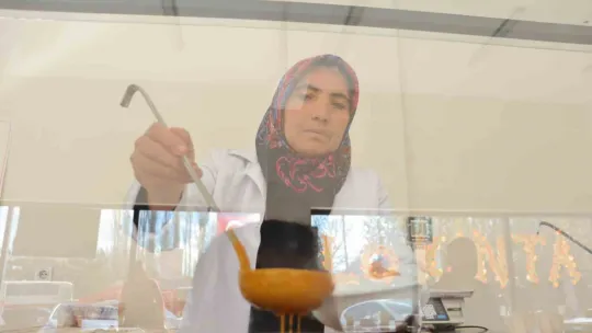 Bu lokantada sadece kadınlar çalışıyor