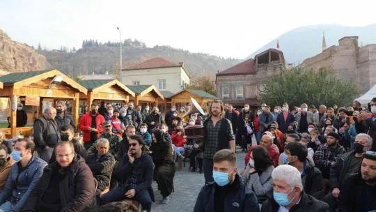 Bu pazar antikacılar buluşuyor