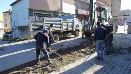 Bünyan'da alt yapı nedeniyle bozulan yollar yenileniyor