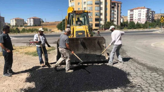 Bünyan'da bozuk yollar düzenleniyor