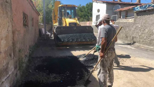 Bünyan'da bozuk yollar düzenleniyor