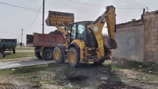 Bünyan'da bozuk yollar yenilenmeye devam ediyor